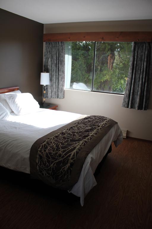 The Bamfield Motel Salmon Beach Eksteriør bilde