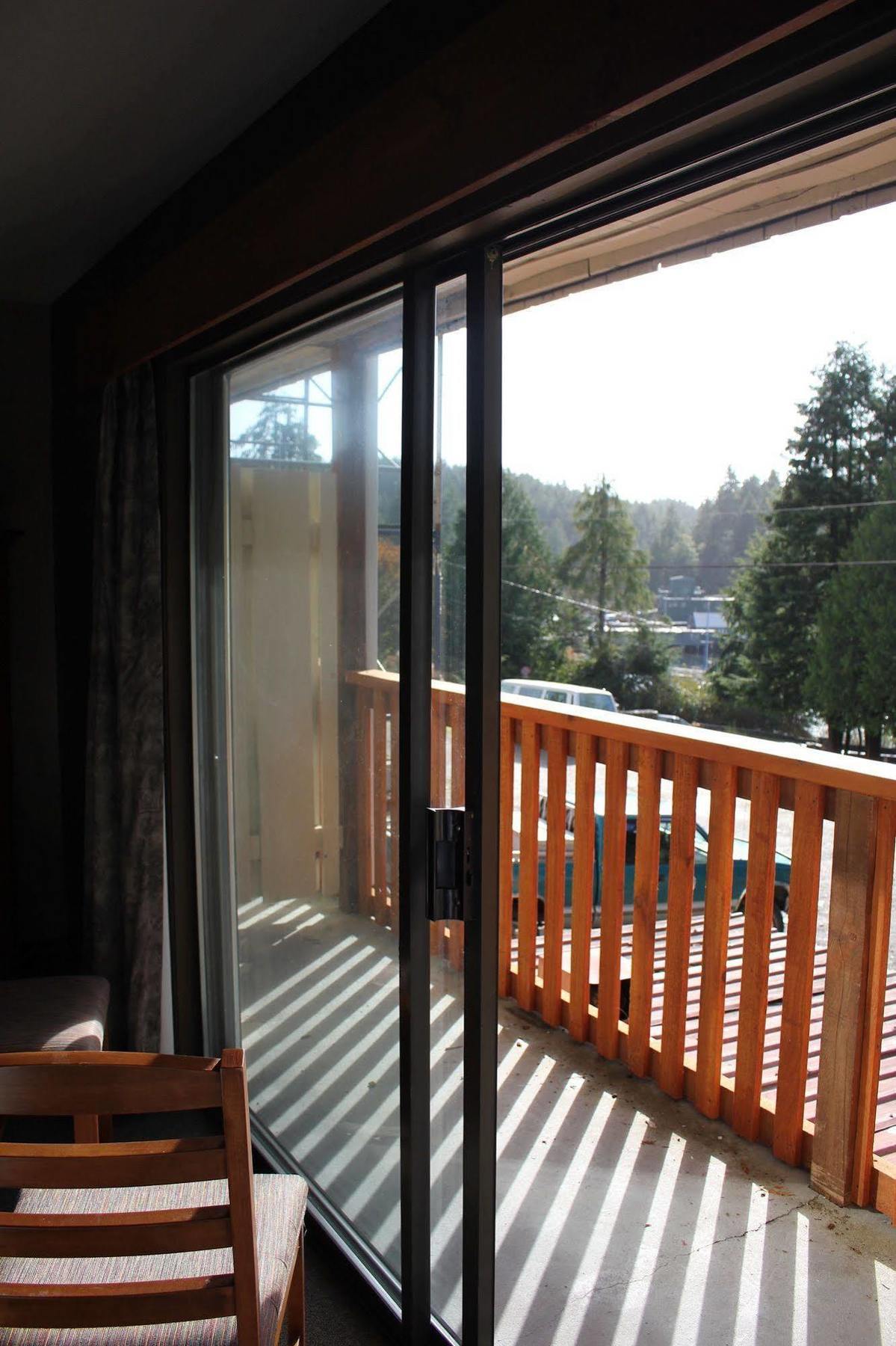 The Bamfield Motel Salmon Beach Eksteriør bilde